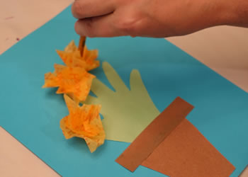 make tissue paper flowers