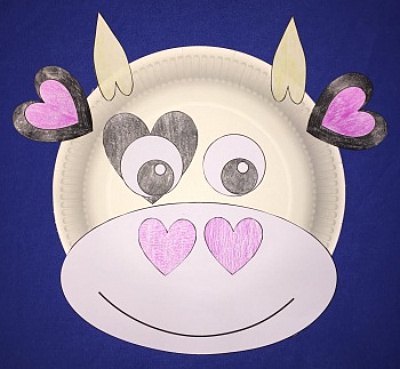 paper plate cow